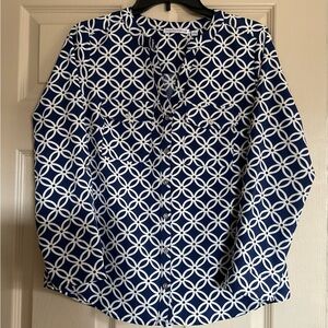 NOTATIONS Women’s Blouse Size Small Blue Button Long Sleeve. Pre-owned.